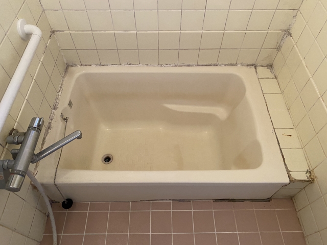 お風呂の水が止まらない原因（カートリッジ劣化・パッキン破損・止水栓故障等）を症状別に解説