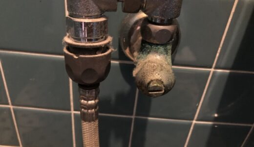 千葉市でトイレ配管の水漏れ｜給水や排水別の原因と修理費用【2026年最新】