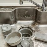 千葉市でも「気づいたらシンク下が濡れていた」というご相談が増えています。本記事では、シンク排水口の水漏れ原因と自分でできる対処法、業者に依頼すべきケースについて分かりやすく解説します