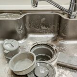 千葉市でも「気づいたらシンク下が濡れていた」というご相談が増えています。本記事では、シンク排水口の水漏れ原因と自分でできる対処法、業者に依頼すべきケースについて分かりやすく解説します