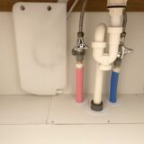 千葉市で洗面台の給水管から水漏れする原因（ナット緩み・パッキン劣化・フレキ管破損など）を症状別に解説
