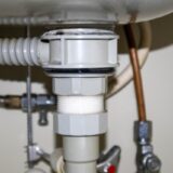 千葉市で洗面台の排水トラップから水漏れする原因（ナット緩み・パッキン劣化・トラップ本体劣化等）を解説