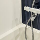 八街市にお住まいでユニットバスの水圧が弱くて困っている方へ。水圧が弱くなる原因4選・放置した場合の進行段階・自分でできるチェック方法・業者への相談が必要なケースまで詳しく解説します
