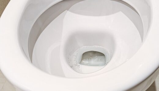八街市でトイレの水漏れにお困りの方へ。タンク内部の部品劣化・給水管や止水栓の緩み・便器と床の接合部・ウォシュレット接続部など原因別の見分け方と修理方法、費用相場、業者へ相談すべき目安まで詳しく解説します